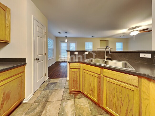 Photo - 121 Mockernut Dr