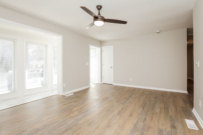 Photo - 3310 Jules Dr