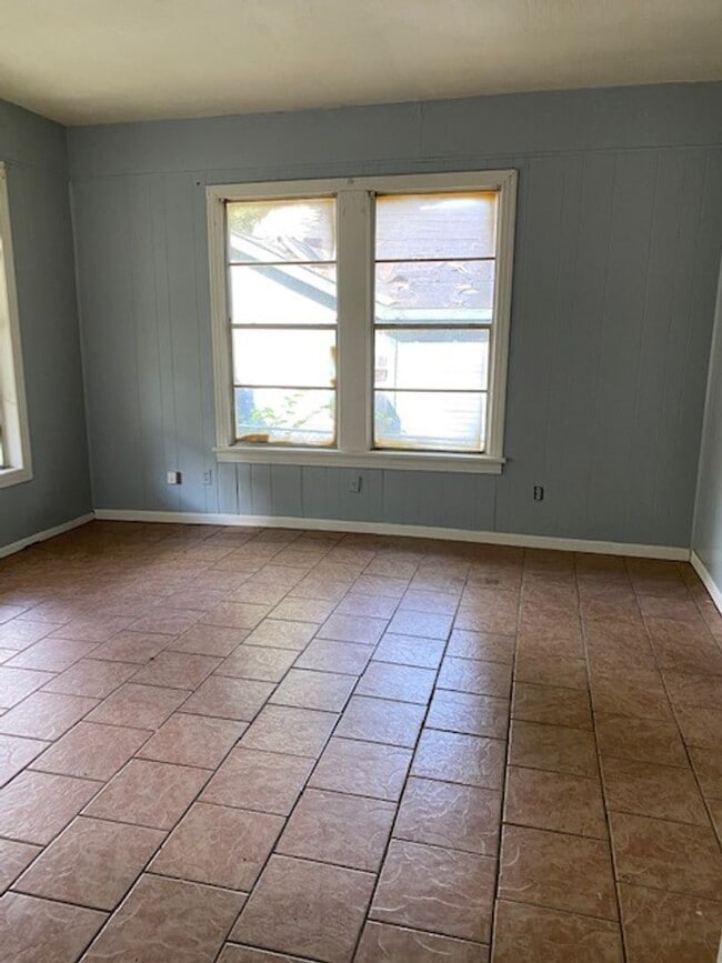 Photo - 6107 Henderson Ave