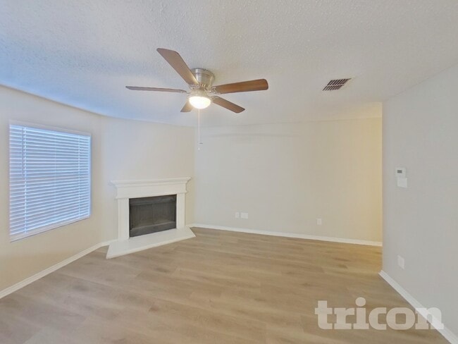 Photo - 104 Scarlet View