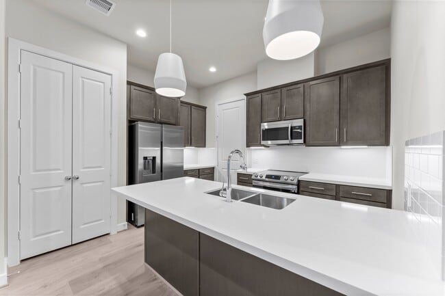 Photo - 5905 Haring Ln