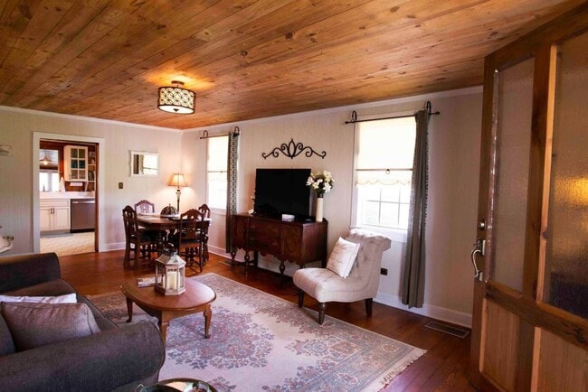 Photo - 1228 Mississippi St