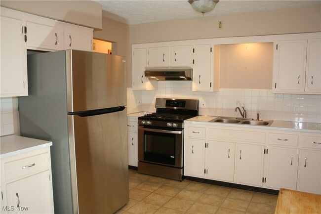 Photo - 300 Calvin Dr Unit 300 & 304