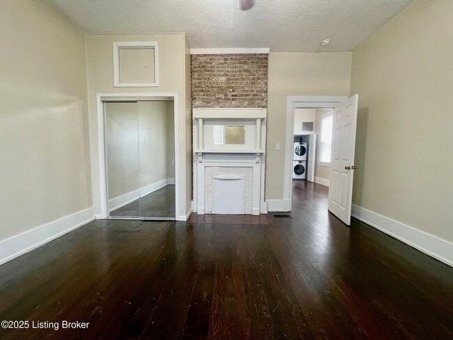 Photo - 813 Swan St
