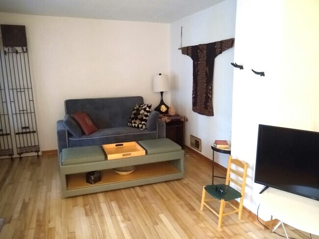 Photo - 2035 E Dayton St Unidad #1