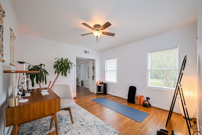 Photo - 2163 University Blvd