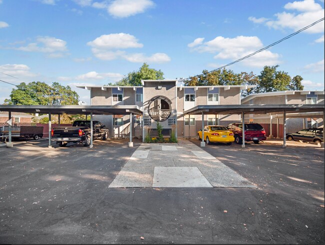 Building Photo - DESIRABLE MILLWOOD NEIGHBORHOOD ON TREE LINED STREET Unit 8921