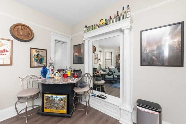 Photo - 954 W Cuyler Ave Unit # 01E