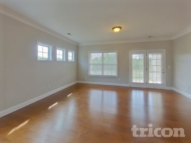 Photo - 910 Deepwood Ct