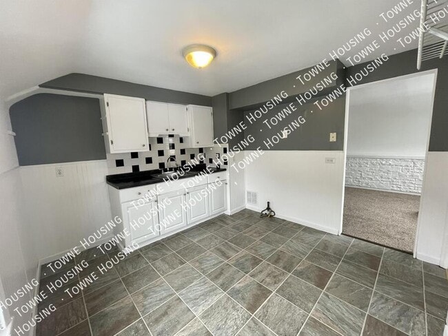 Building Photo - 12 Folger St Unit 2 Rental