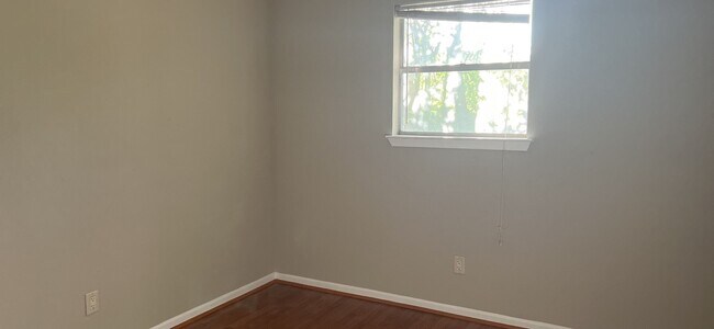 Photo - 3 bedroom 2 bathroom! HOUSING ACCEPTED!