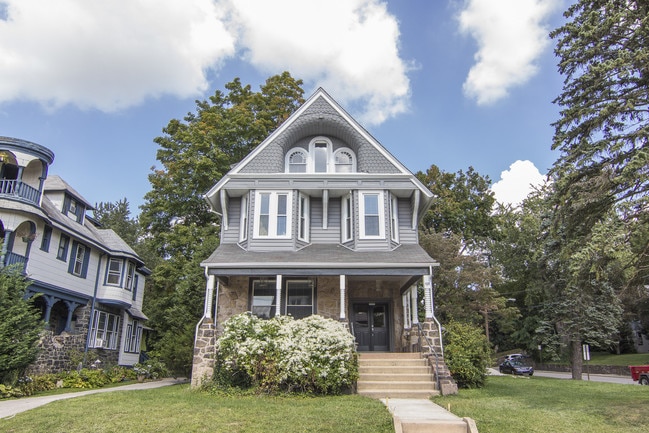 Photo - 125 Windsor Ave Unit First Floor