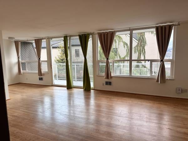 Photo - 2012 Thorndyke Ave W Unidad 3