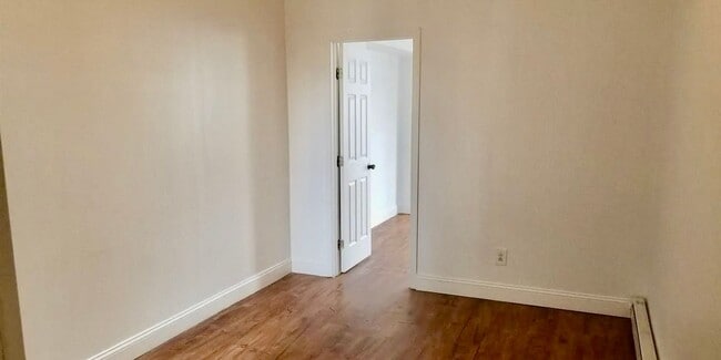 Photo - 1332 N 59th St Unidad 2