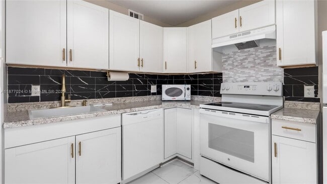 Photo - 251 SW 132nd Way