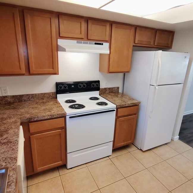 Photo - 2820 DuPont St S