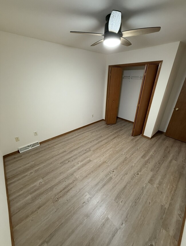 Dormitorio 2 en la planta superior - 1021 Rolling Meadows Dr