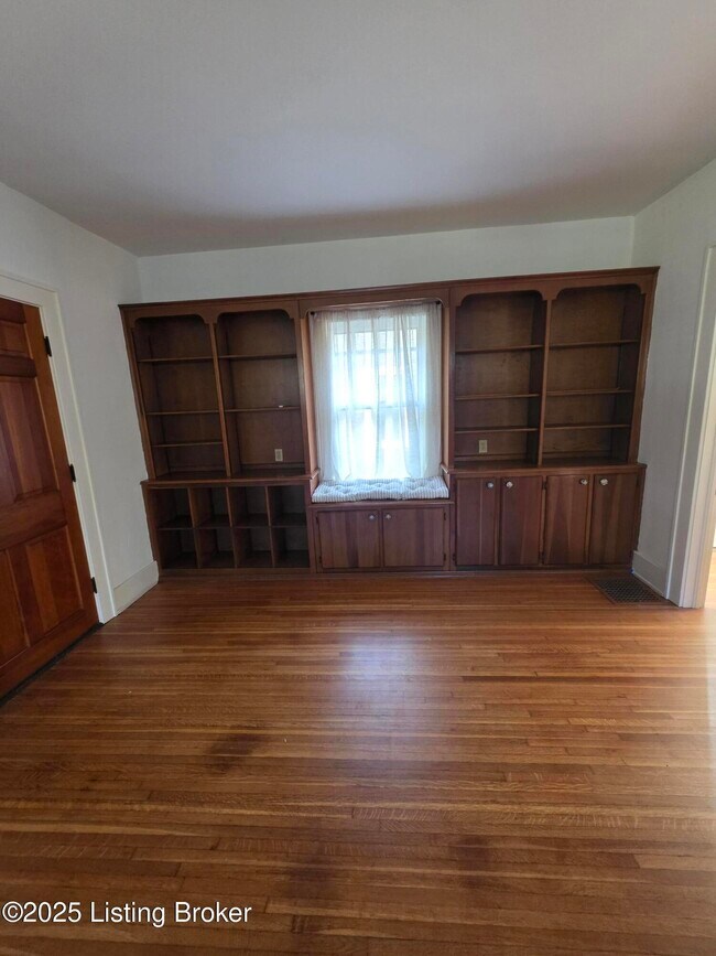 Photo - 1402 Main St