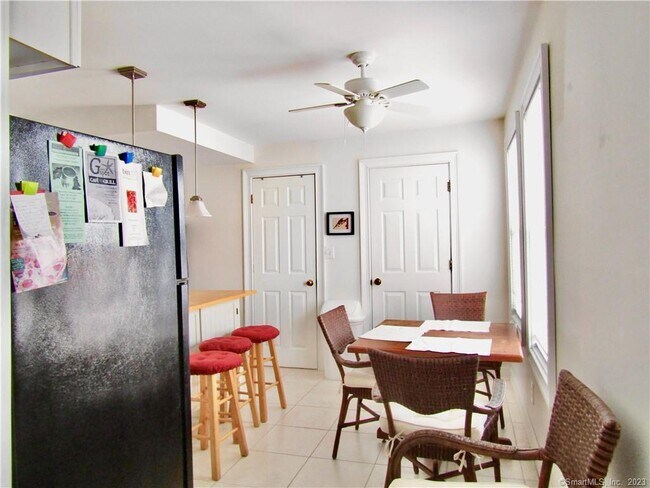 Photo - 702 E Broadway