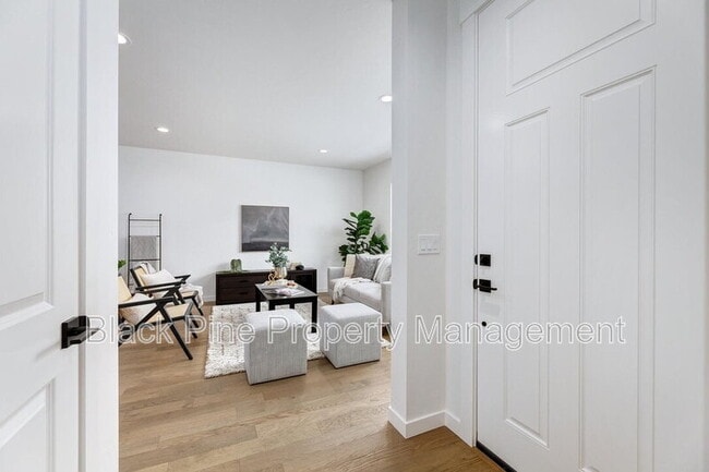 Building Photo - 11021 W Clematis St Rental