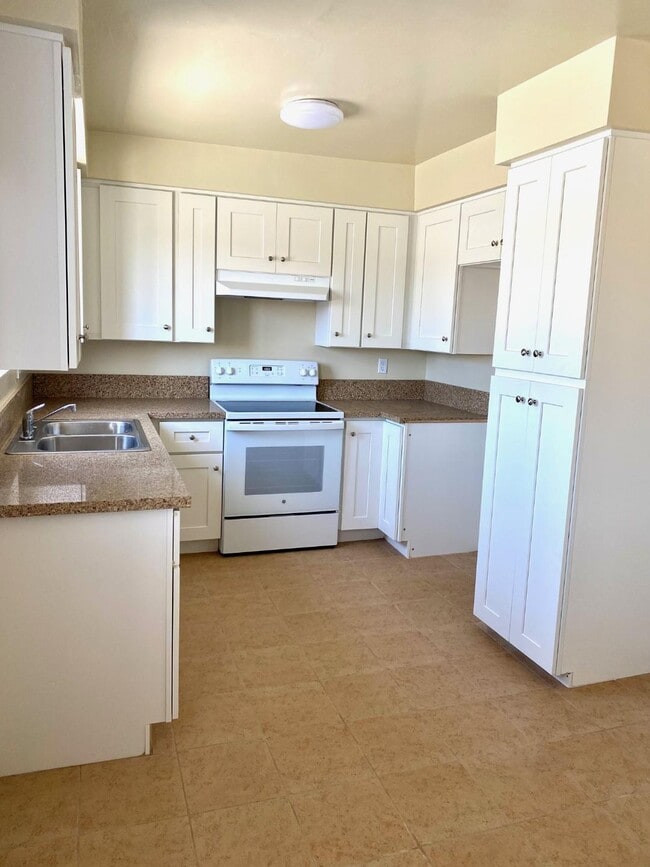 Photo - 4534 W 173rd St Unit 4