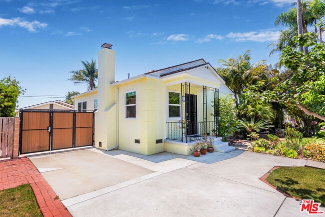 Photo - 6506 W 82nd St House