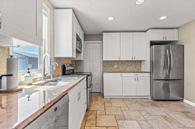 Photo - 7496 Wolf Rd
