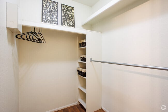 Studio - 324SF - Closet