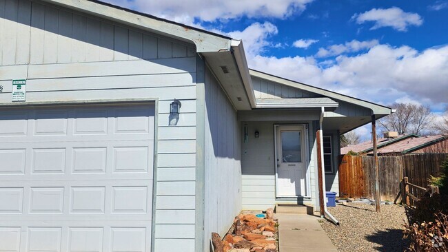 Building Photo - 3 Bed/2 Bath in Orchard Mesa Rental