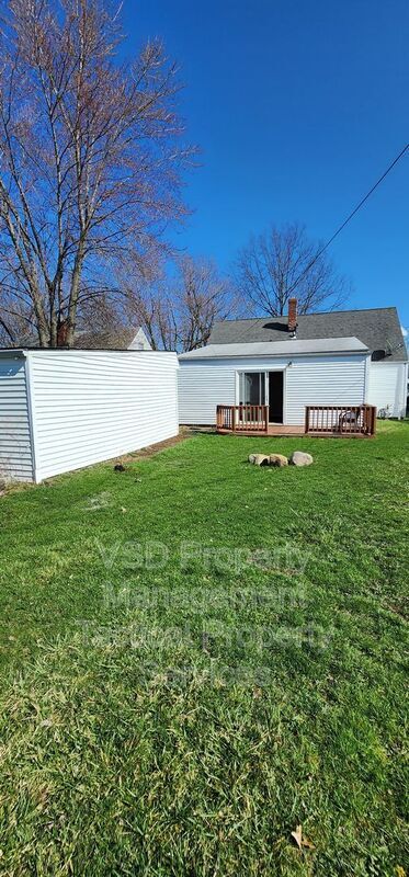 Photo - 374 E 232nd St