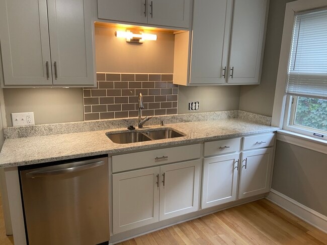 Building Photo - 1117 S Layton Blvd Unit Upper Flat Rental