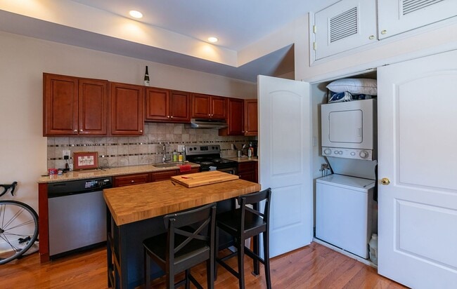 Photo - 1841 Bainbridge St Unit 1