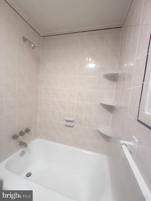 Photo - 5031 Huron St