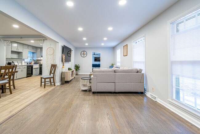 Photo - 804 Vestavia Pl SE