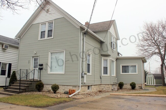 Building Photo - 609 45th St Unit Lower Rental