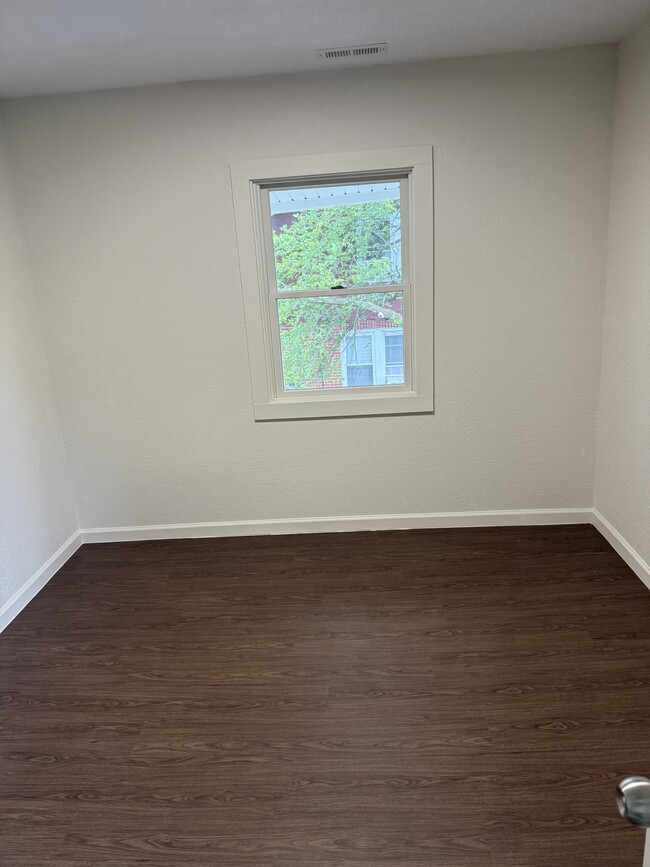 Photo - 1413 Elm Ave