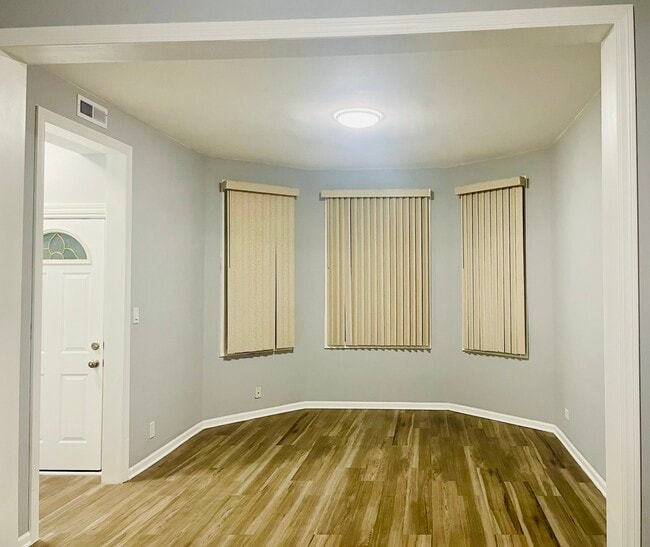 Building Photo - 5646 W 22nd Pl Unit 1