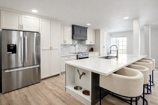 Building Photo - 361 N Post Oak Ln Unit 145