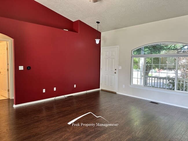 Photo - 605 W Mulberry Loop