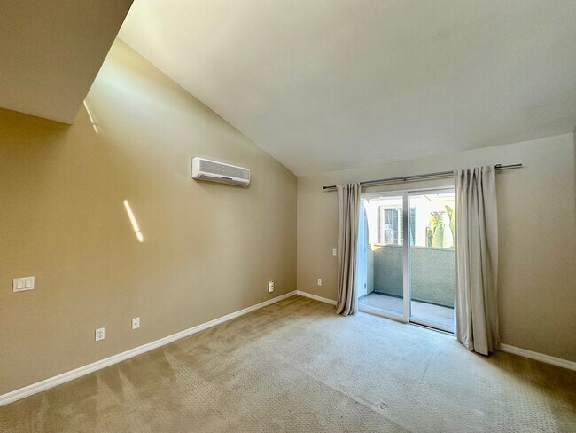 Photo - Great 2B/2BA Top-floor condo with Balcony and in unit Washer/Dryer Unit 445