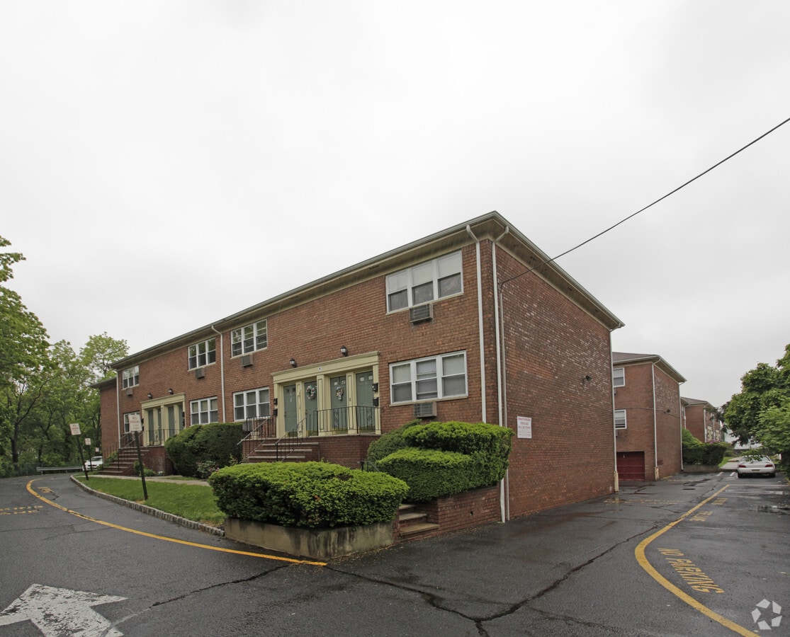 Brookside Gardens - Brookside Gardens Apartments