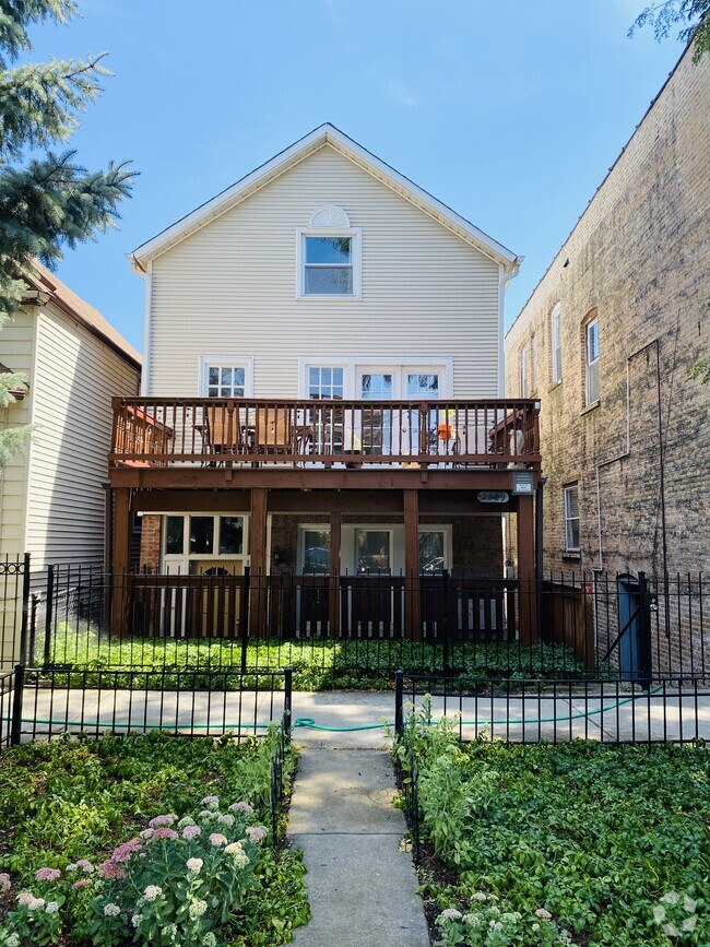 Building Photo - 2509 N Marshfield Ave Unit 2 Front Rental