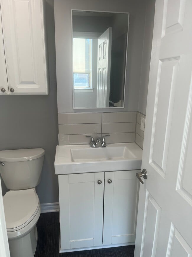 Building Photo - Bachelor _ Queen and Broadview Unit 206