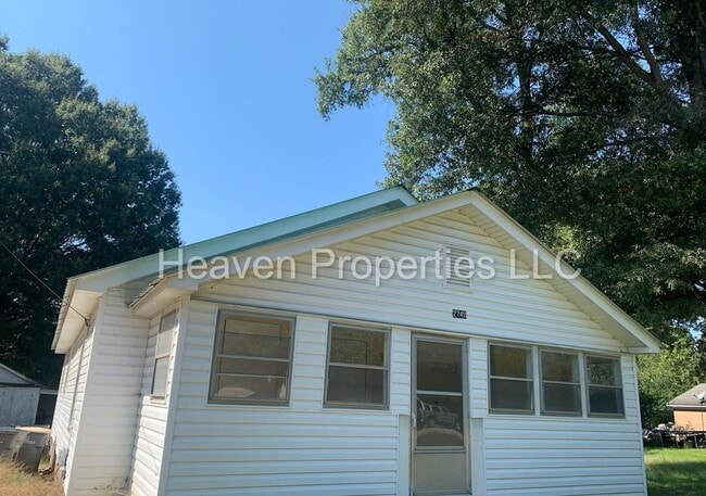 Building Photo - Charming 2BR/2BA Home with Large Yard, Shed