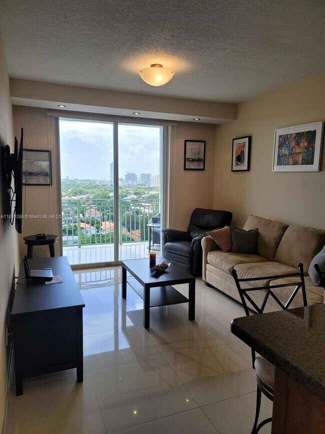 Photo - 3500 Coral Wy Unidad 1403