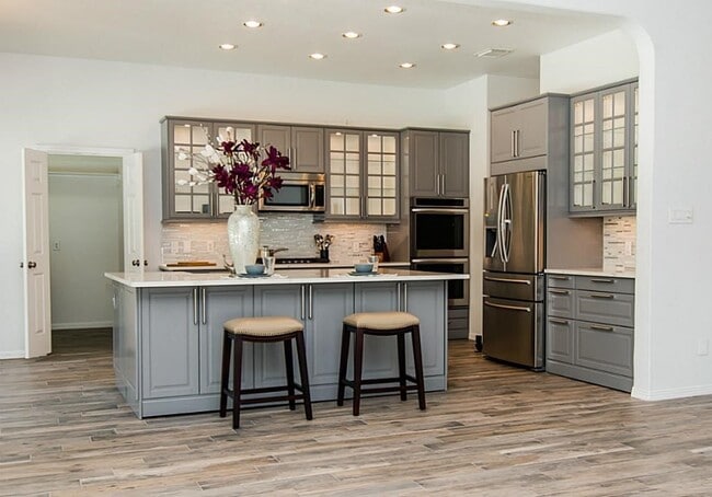 Photo - 143 N Shawnee Ridge Cir