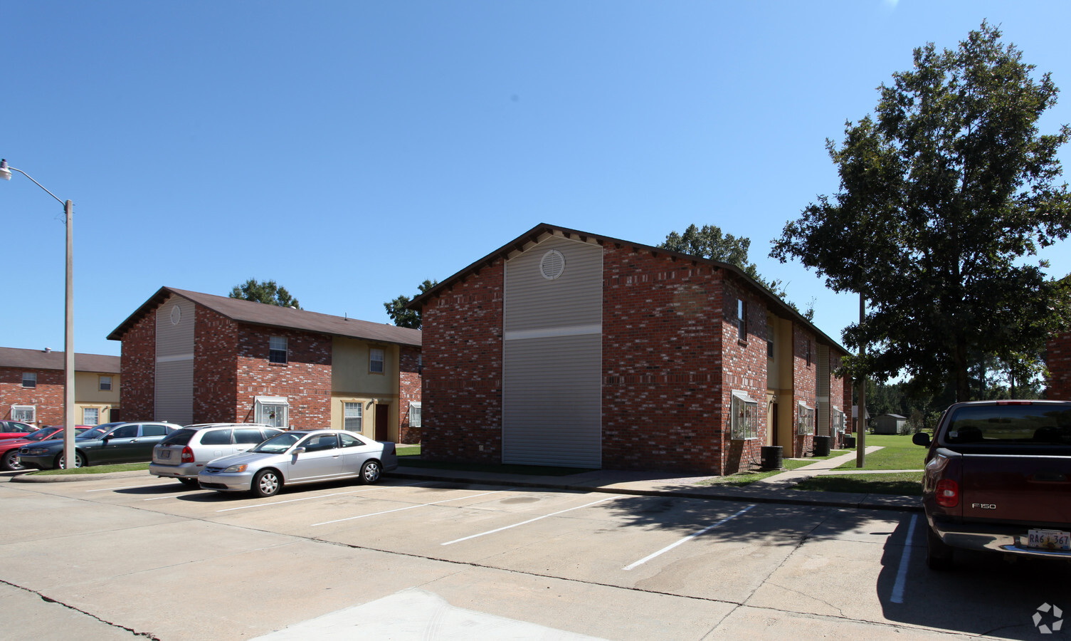Willow Lake Apartments - Willow Lake Apartments
