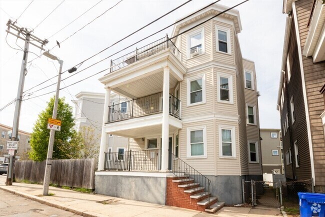 Building Photo - 32 Victory Rd Unit 2 Rental