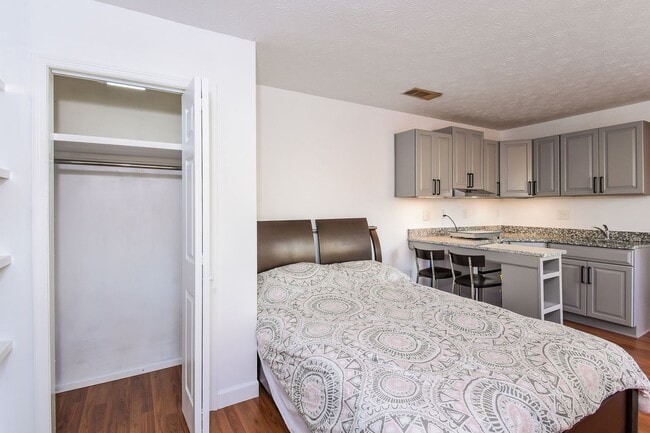 Photo - Charming studio apartment home in the Heart of Marietta!