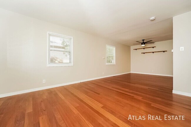 Photo - 8900 Poze Blvd